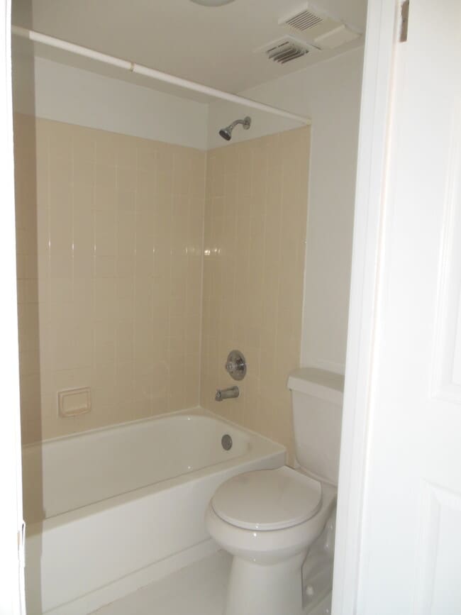 Building Photo - ONE BEDROOM ONE BATHROOM! WATERFRONT COMMUNITY!