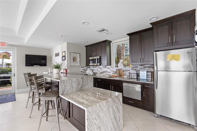 Building Photo - 333 NE 21st Ave