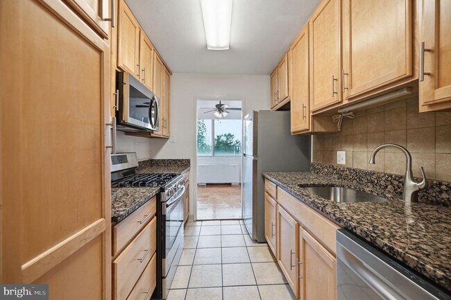 Building Photo - 301 N Beauregard St