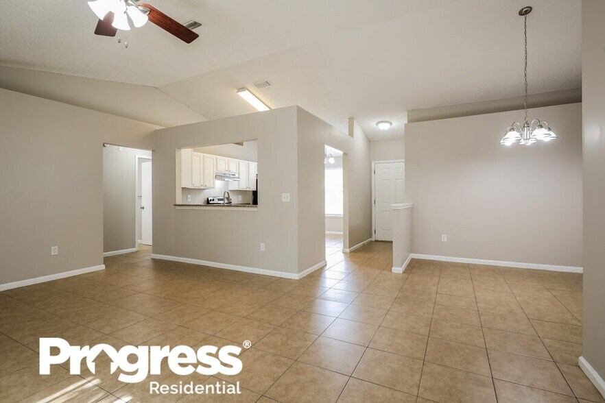 Building Photo - 1615 Twin Oak Ln