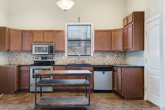 KITCHEN - 321 Grove Ave