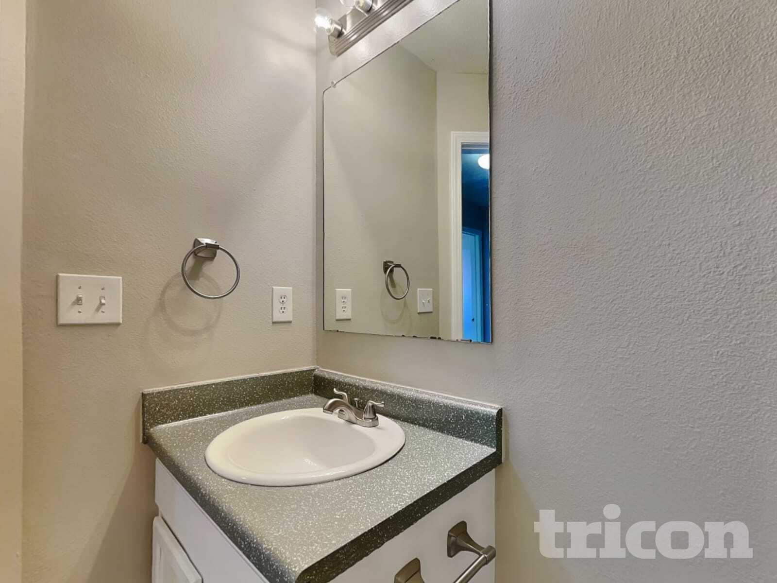 Building Photo - 7360 Old Chapel