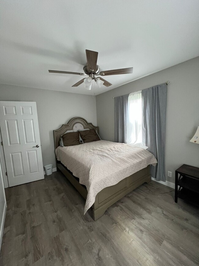 Building Photo - 1018 Hall St