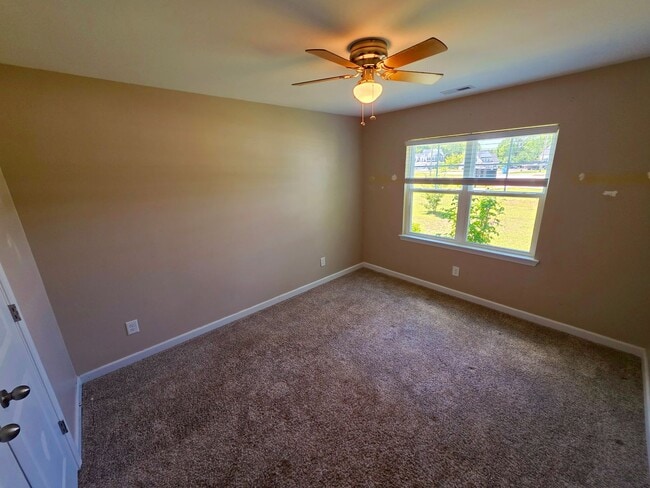 Building Photo - 3 Bedroom 2 BA Justice Ridge