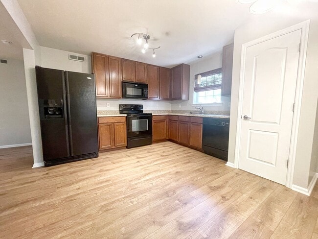 Building Photo - COMING SOON!!! Ground Floor Condo in Lake St Louis!