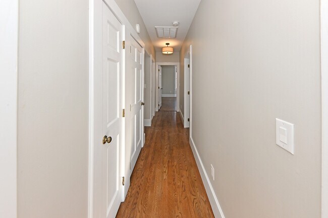 Building Photo - 62 Elm St