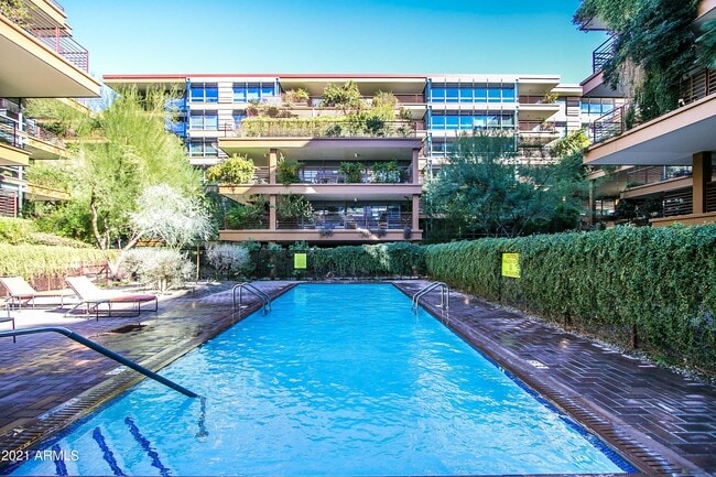 Building Photo - 7147 E Rancho Vista Dr