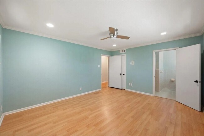 Building Photo - 1215 Columbia Cir