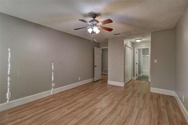 Building Photo - 601 Ridgefield Dr