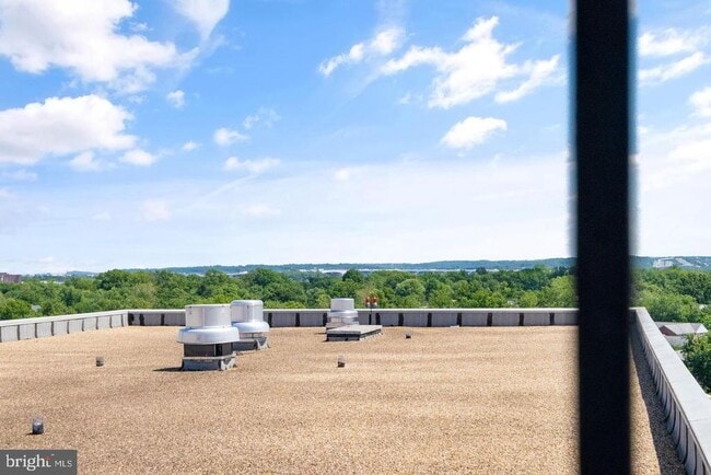 Building Photo - 6641 Wakefield Dr