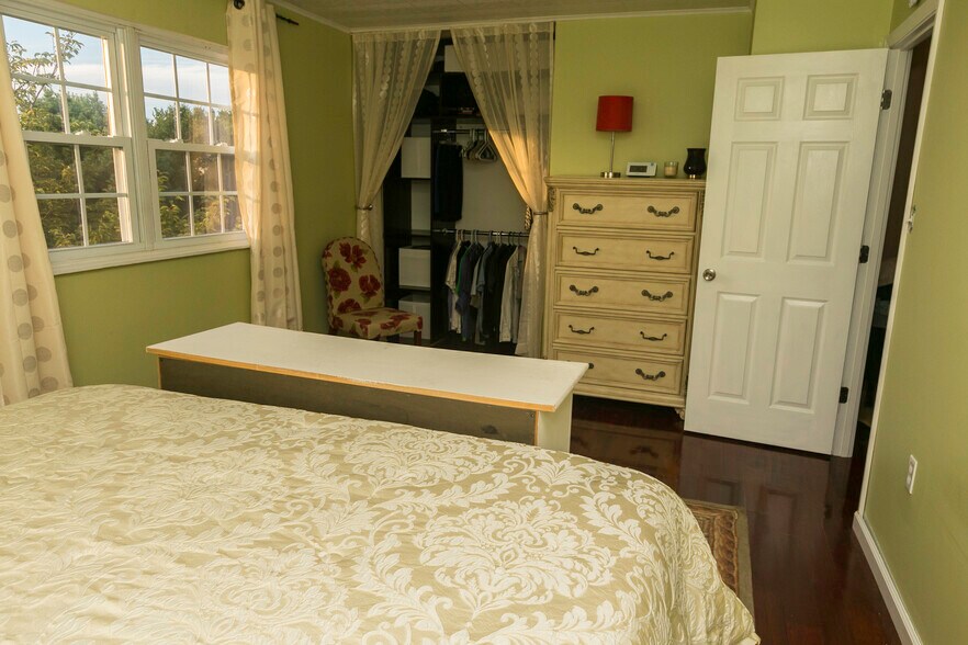 Building Photo - 540 Valleywood Rd