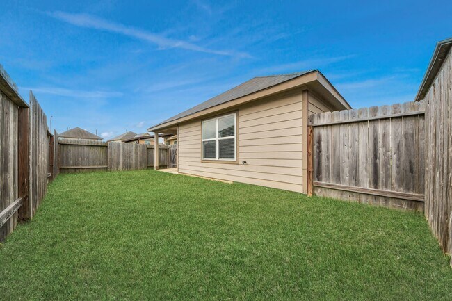 Building Photo - 10306 White Fir Villa Ave