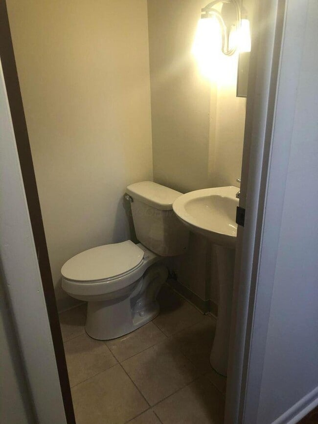 Building Photo - 1391 Bluff Ave