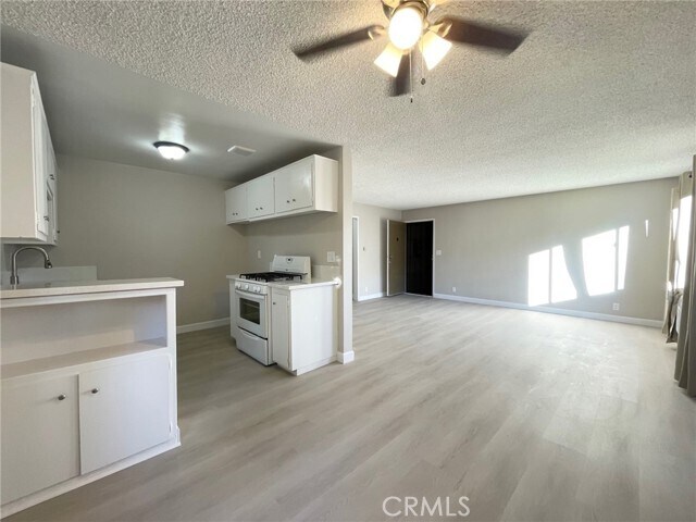 Building Photo - 448 N Terry Way