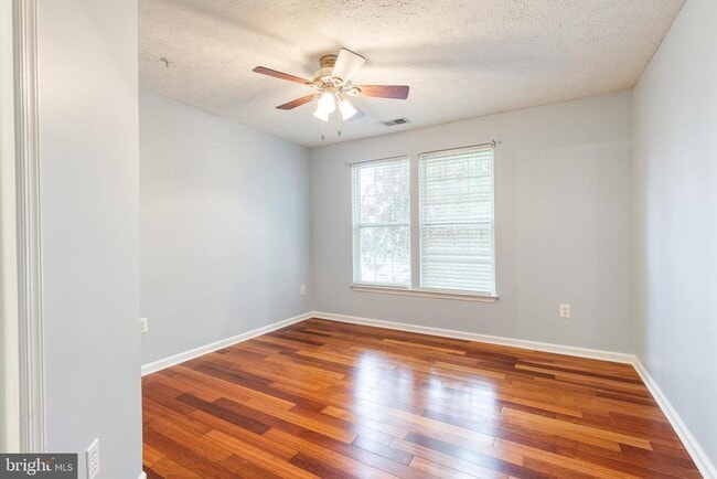 Building Photo - 2440 Blue Spring Ct