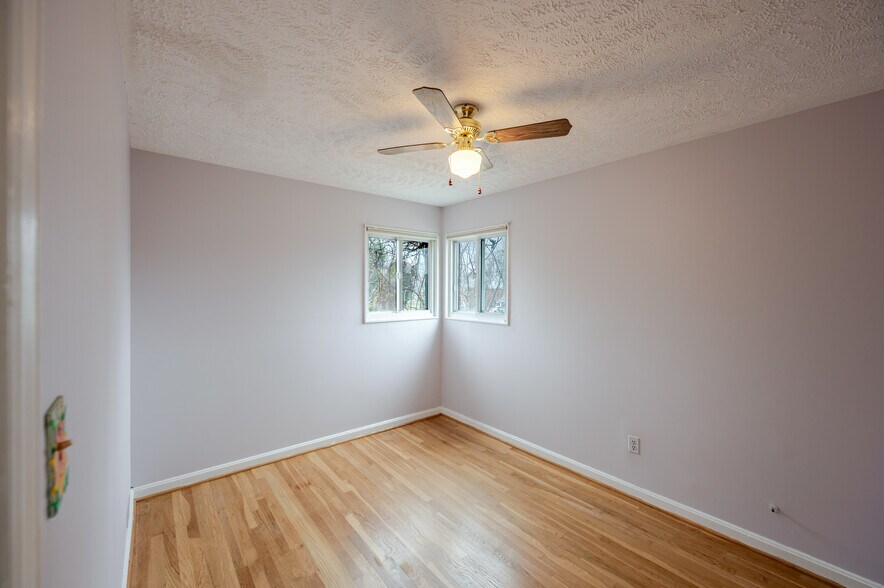 Building Photo - 5806 Flanders St