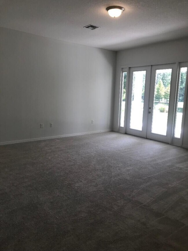 Building Photo - 12886 Westside Vlg Lp