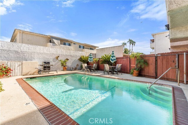 Building Photo - 5250 Zelzah Ave