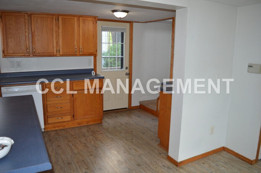 Building Photo - 1717 Loftsgordon Ave