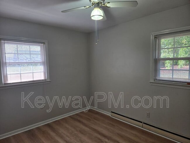 Building Photo - 161 Hickory Dr S Cir