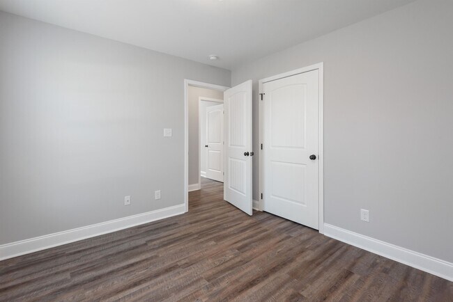 Building Photo - 253 W Watt St