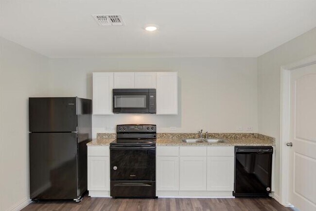 Building Photo - 995 St Clair St