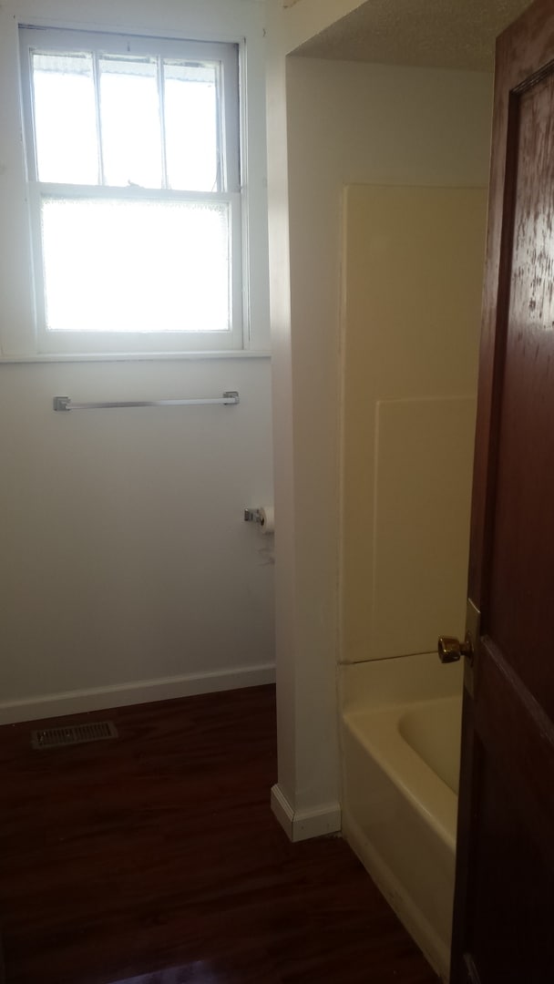 Building Photo - Two Bedroom One Bath Newly Renovated Charleston Home