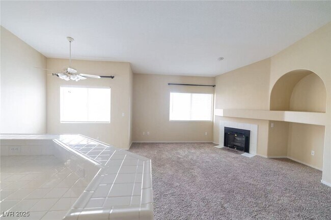 Building Photo - 900 Heavenly Hill Ct