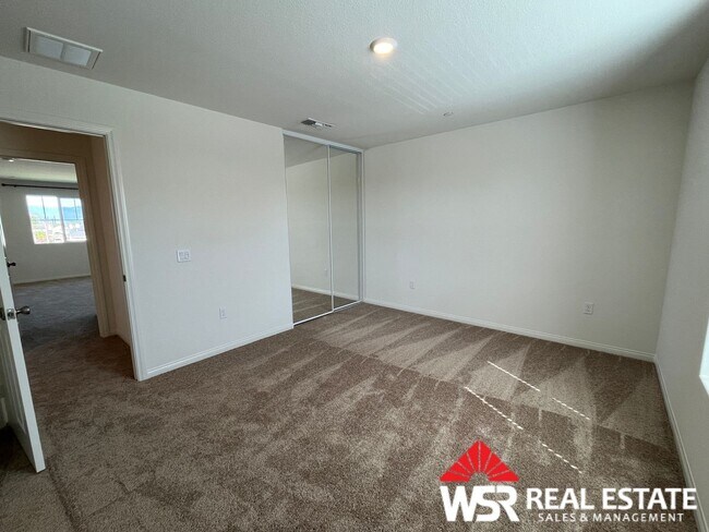 Building Photo - Stunning 6-Bedroom, 3-Bathroom Home for rent in a newer neighborhood