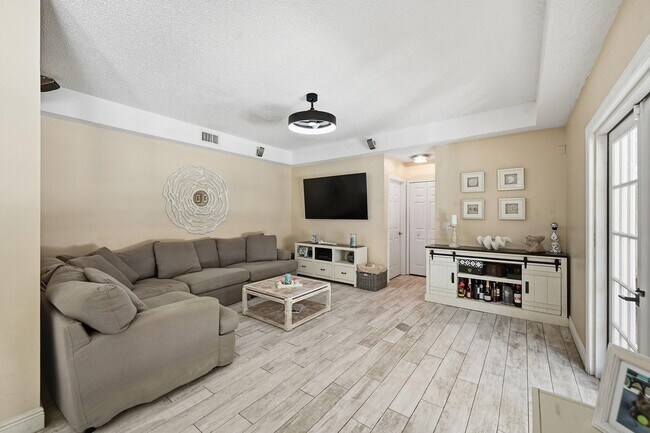 Building Photo - 15073 Oak Chase Ct