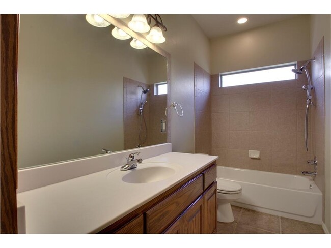 Building Photo - Fantastic  3 Bedrooms + Study Home in Prai...