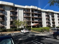 Building Photo - 2771 Riverside Dr