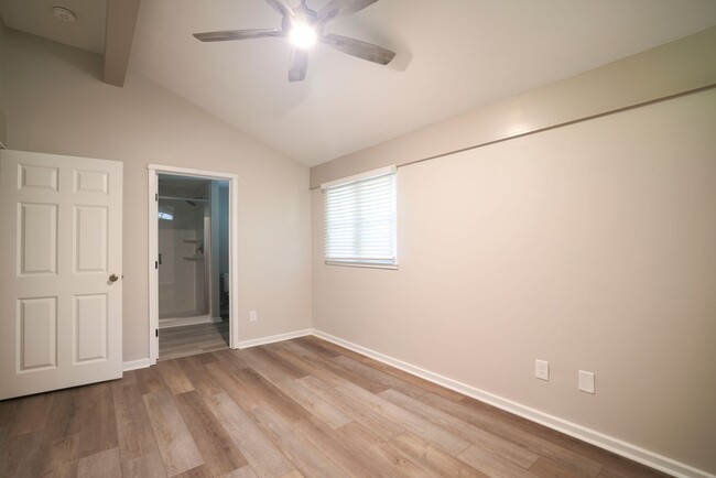 Building Photo - Charming 3 Bedroom with New Renovations!