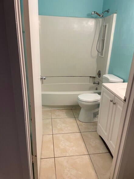 Building Photo - 976 Leeward Pl