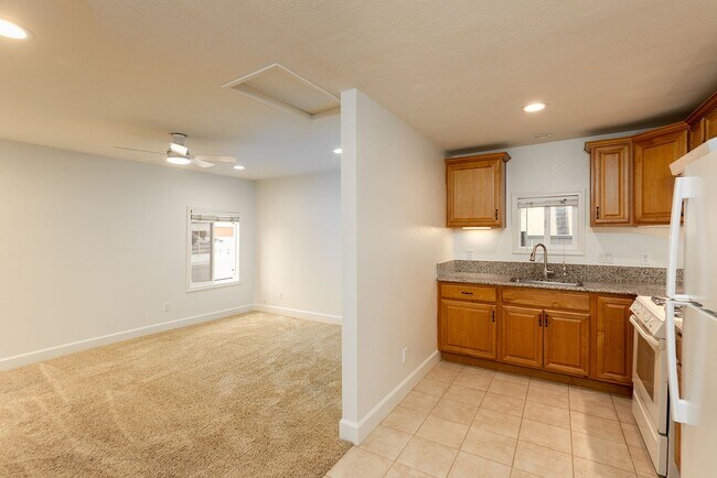 Building Photo - Studio in Oceanside!