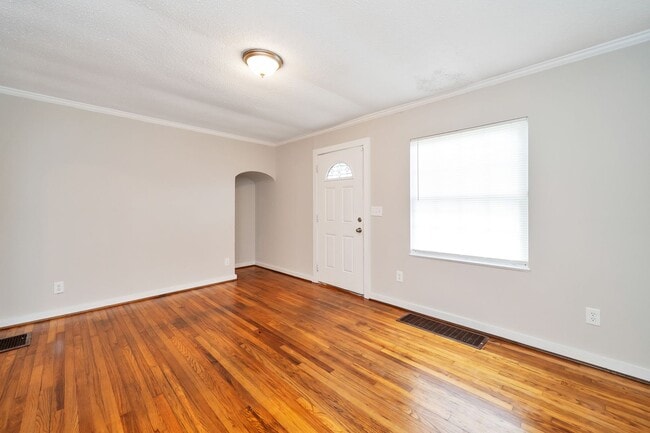 Building Photo - Charming 3-Bedroom Home in a Quiet, Convenient Neighborhood!