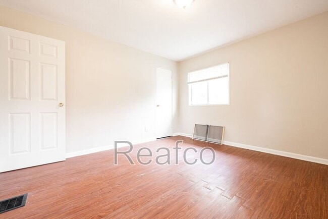 Building Photo - 2965 McGuffey Rd