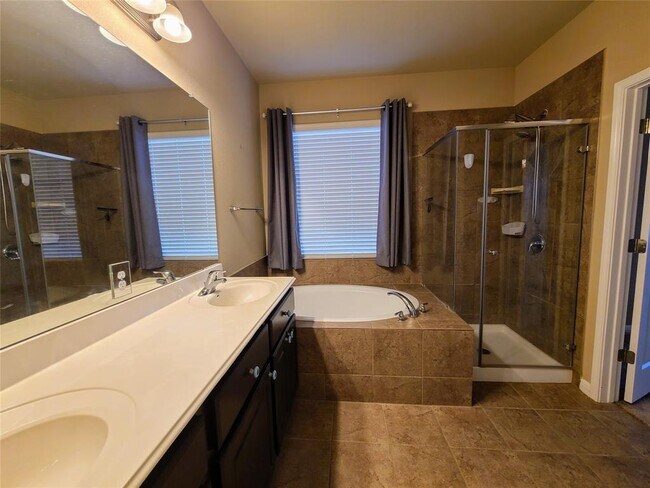 Building Photo - 826 Hot Spring Valley