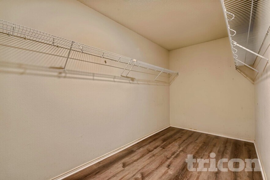 Building Photo - 4877 Trail Hollow Dr