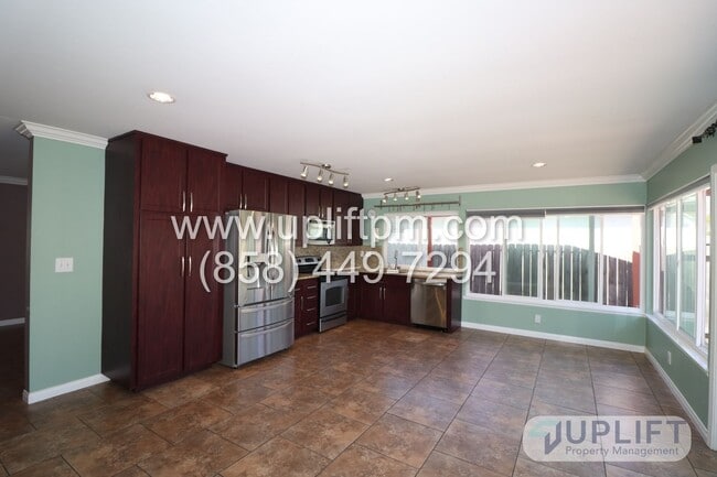 Building Photo - 3 bed 2 bath House With Solar And Communit...