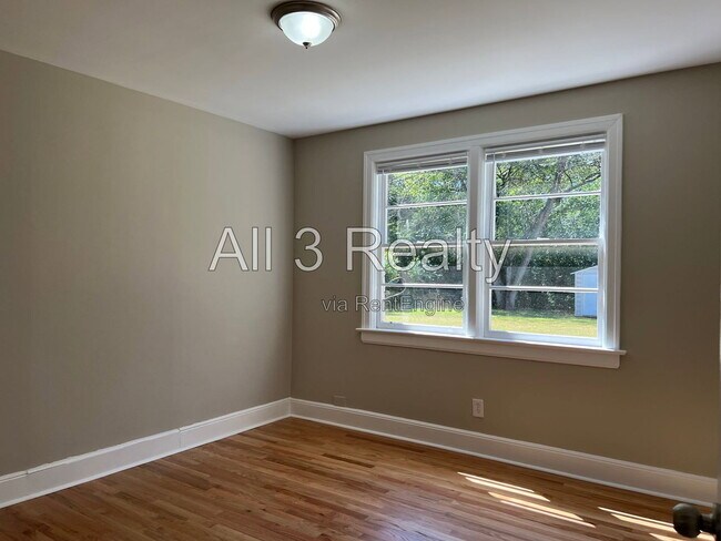 Building Photo - 723 Hillman St
