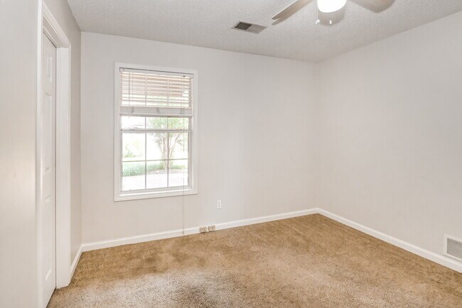 Building Photo - 10102 Fox Hunt Dr