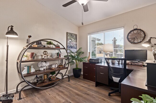 Building Photo - 10853 W Manzanita Dr