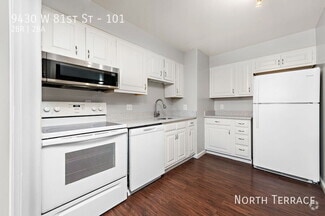Building Photo - Renovated 2BR in Overland Park