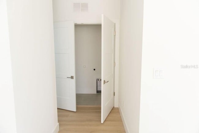 Building Photo - 3826 Pompano Dr SE