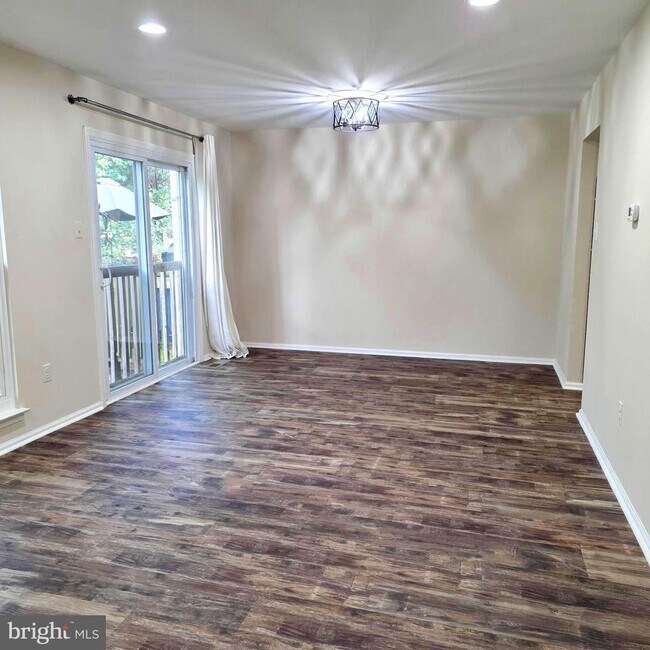 Building Photo - 17325 Sandy Knoll Dr