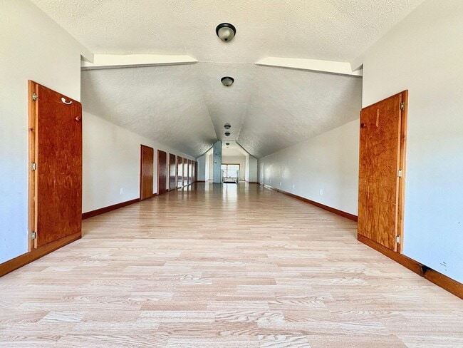 Building Photo - 1815 Kemble Ave