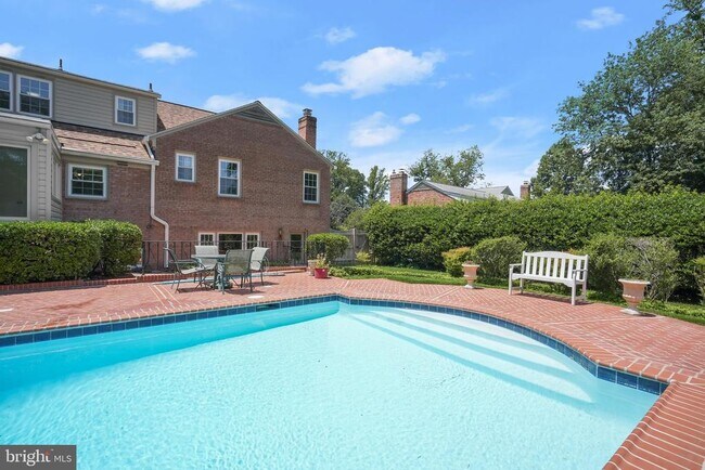 Building Photo - 7109 Radnor Rd