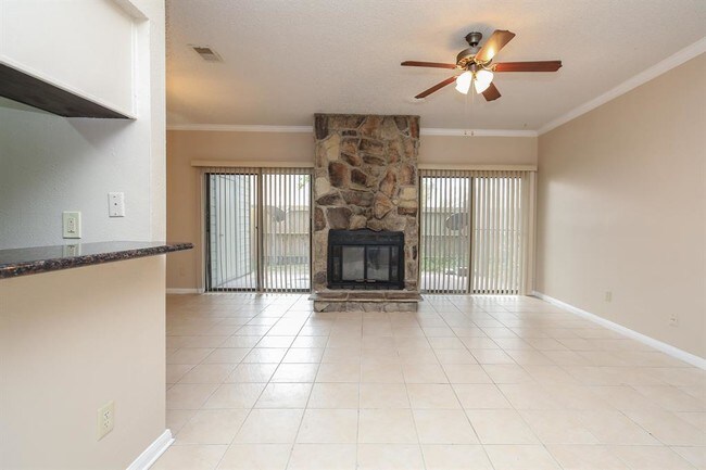 Building Photo - 17417 Red Oak Dr