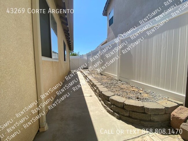 Building Photo - Beautiful 3 Bedroom 2 Bath Paloma Del Sol ...